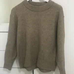 H&M tröja - storlek S - Har ej använt den här så mycket och köpte den förra året. 