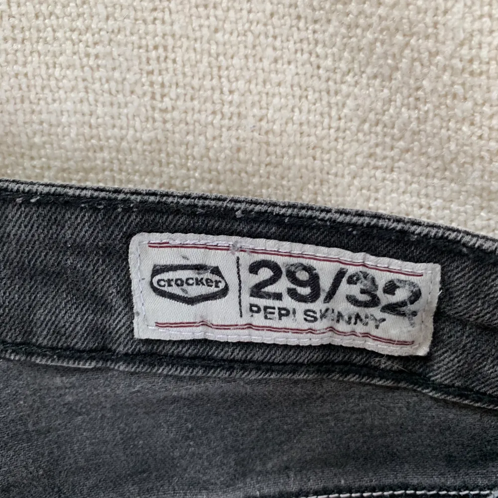 Snygga crocker jeans i storlek 29/32 skinny! Dom är gråa i färgen och i fint skick. Jeans & Byxor.