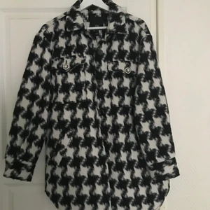 Rutig Jacka  - Storlek 38