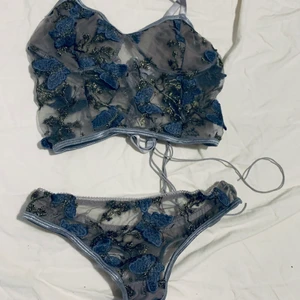 Skitfin matchande set med bh/top och trosor - Asfina matchade underkläder från Shein i storlek S. Har endast provat toppen en gång och trosorna är oanvända sedan tvättat båda en gång efter det. Den var för liten för mig i kupan och kan därför inte använda. 24kr frakt❤️❤️ (Skickas i brev)