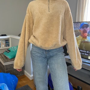 Fluffiga hoodie HM  - Fluffiga hoodie i färgen beige/ljusbrunt. XS 