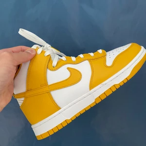 Nike Dunk Dark Sulfur - Helt nya och oanvända i box, Kvitto från footlocker medföljer