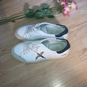 Axel Arigato Clean 90 Triple Bee Bird - 🌟Stilrena pjuks från Axel Arigato 🌟 Nypris 2100kr