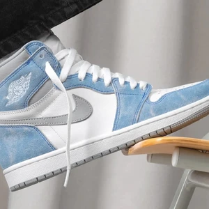 Air Jordan 1 Retro High ”Hyper Royal” OG - Helt nya Air Jordan 1 kvitto finns. 