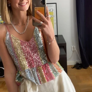 Glittrig topp - Superfin topp perfekt till fest och sommaren 💖 Storlek S
