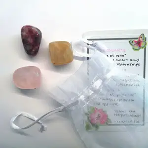 a bundle of 3 crystals for all the hopeless romantics out there. looking for the darcy to your elizabeth bennet or the mitch to your cam? these rocks have got you covered💌💋