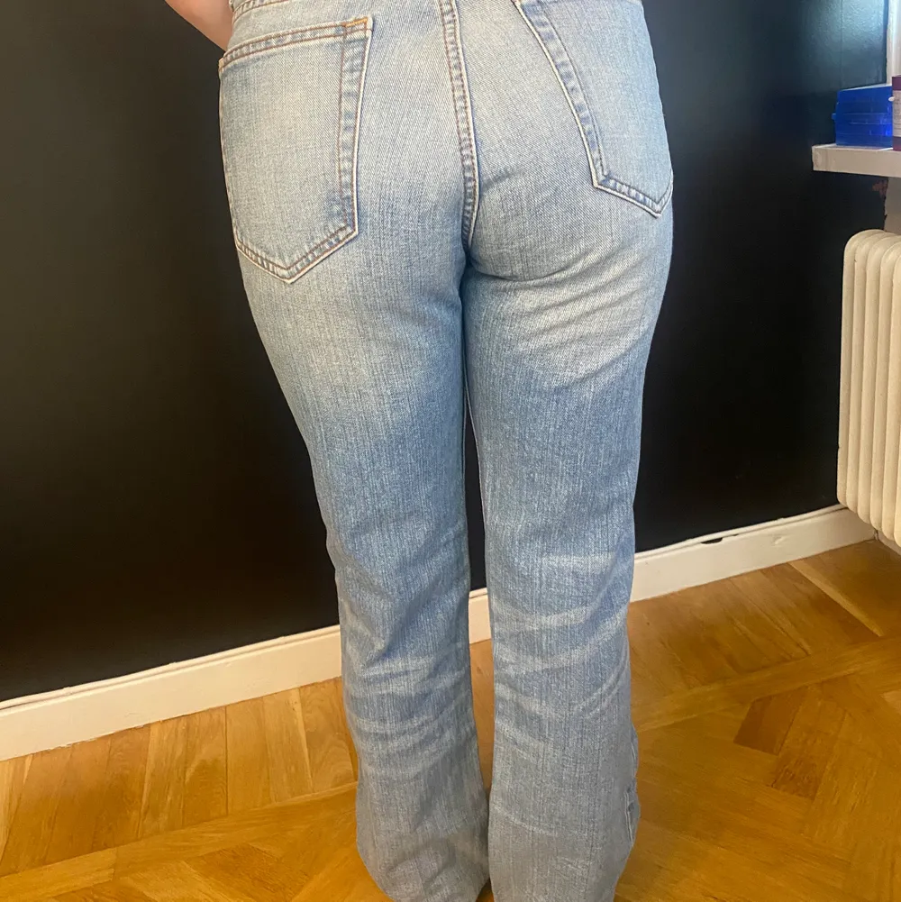 Raka acne jeans så gott som ny då dom inte passa mig! Nypris 1,900 (bud från 200kr) storlek xs tänk på att de inte är mycket till strech då dom är mer hållbara en strech jeans. Jeans & Byxor.