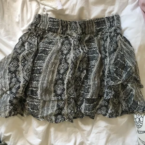 Volangkjol - Jättefin volangkjol från gina 