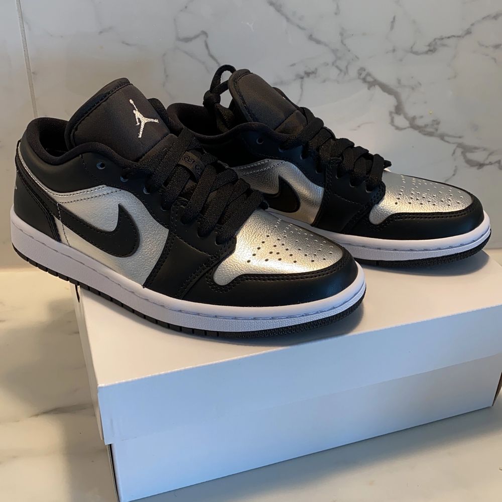 Nike Air Jordan 1 Low Se strl 36 och 38 | Plick Second Hand