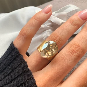 Caroline Svedbom ring  - Aldrig använd, helt som ny! Köpt förra året när jag jobbade i hennes butik :) superfin! 