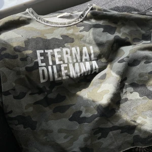 Sweatshirt 🥦 - Oversized sweatshirt från zara! 🪐 är som en M. Köpare står för ev. Frakt 