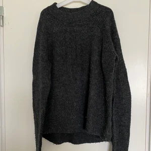 Tröja  - Mörk grå/ svart bomulls/stickad tröja. S och passar XS