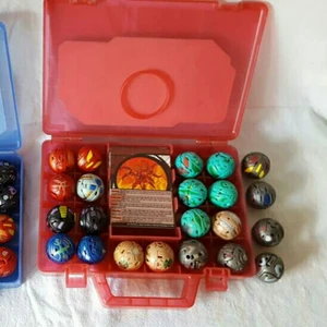 Bakugan - 2 fulla portföljer + 4 extra med spelkort till!! Fin samling!