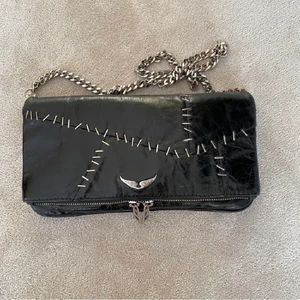 Zadig väska  - Säljer min supersnygga zadigväska som är limited edition!💥 Använd ganska lite så i väldigt fint skick och inga skador! 