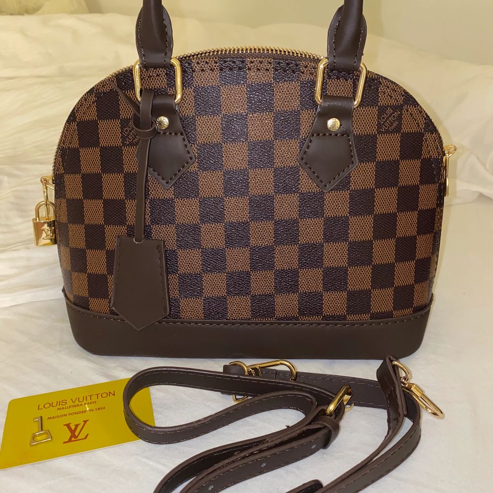 FAKE Louis Vuitton Alma väska | Plick Second Hand