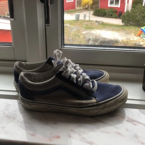 Vans  - Ett par Vans i storlek 42,5 köpta i höstas och är ganska använda därav priset 