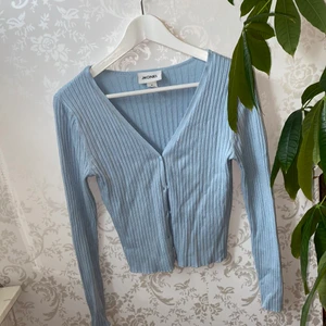 💙Jätte söt ljusblå kofta med knappar från Monkl💙 - Använd fåtal gånger☺️ 