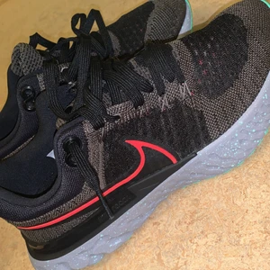 Nike - Nike skor storlek 42 oanvända