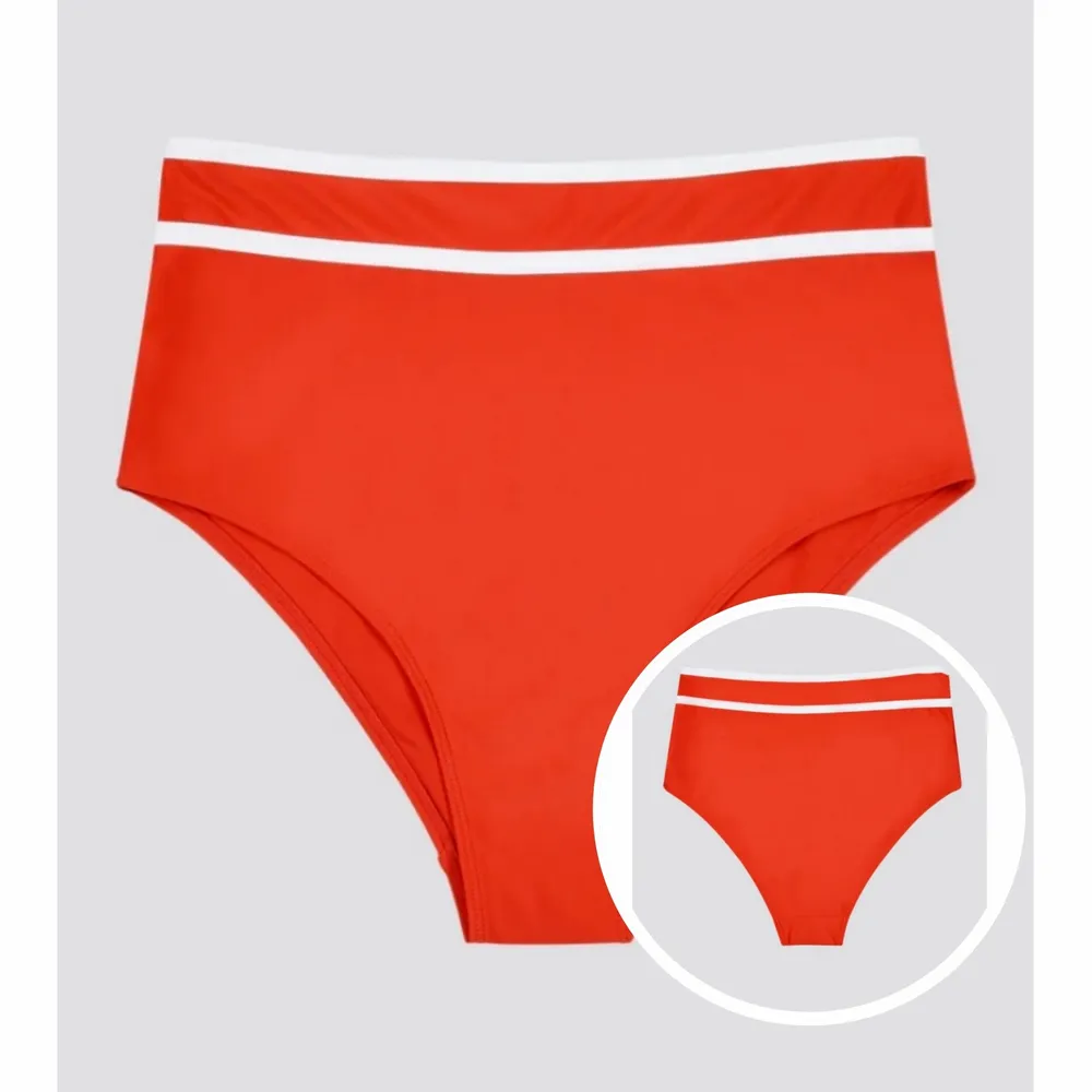 Highwaist bikiniunderdel/bikini med hög midja från Cubus.  Storlek: 38 Färg: Röd/vit Skick: NY. Råka beställa två likadan därav säljer jag ena. •För mer produkt information se bilder! (+frakt). Övrigt.