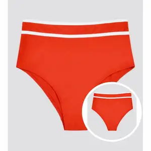 Highwaist bikiniunderdel/bikini med hög midja från Cubus.  Storlek: 38 Färg: Röd/vit Skick: NY. Råka beställa två likadan därav säljer jag ena. •För mer produkt information se bilder! (+frakt)