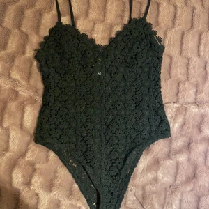 Spets body  - Spets body från hm. Storlek S