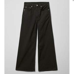 Veer high wide jeans från weekday. Säljer då de inte kommer till användning. 💚💙