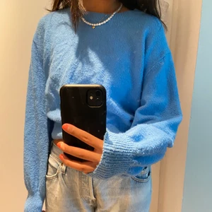 Stickad tröja - superfin stickad tröja från &otherstories, passar perfekt nu till hösten 🌷