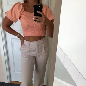 Topp - Jättefin topp från Gina som är bra kvalite och superskön! Använd cirka 2 gånger så den är i nyskick 