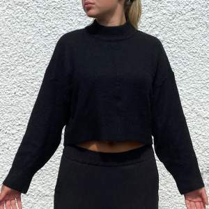Cropped knitted sweater, used a handful of times
