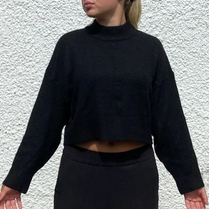 Knitted sweater  - Cropped knitted sweater, used a handful of times