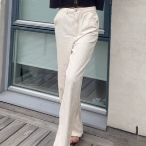 Benvita manchesterbyxor  - Ben/creme-vita manchesterbyxor från Zara i nyskick 💛
