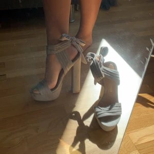 Klackar ibiza - Klackar från Ibiza. Inte kommit till användning så hoppas någon annan kan få bättre användning av dom!! ❤️