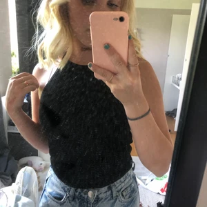 H&M linne svart - Svart ribbat linne från H&M 