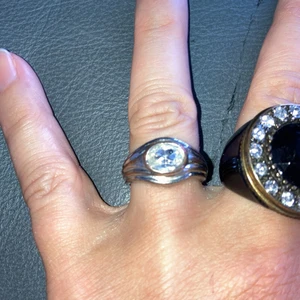 Ring - Snygg ring. Sliten i silvret med vintage look. Storlek s/m 17mm. Frakt tillkommer 15kr 