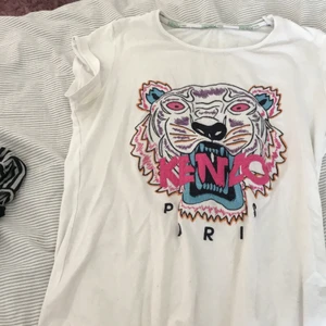 Kenzo tröja  - Äkta kenzo tröja som jag aldrig använder men den e använd så därför priset är ganska lågt 