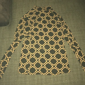 Tröja utsvängda tights - 150 för båda 