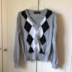 Tröja - Superfin och skön tröja i fint skick! Säljer då den tyvärr inte kommer till användning! Storlek M men passar även S. Köparen står för frakten.