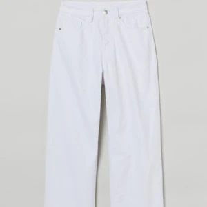 H&M jeans - Vita jeans från H&M. Modell Straight, high waits ankel length. Storlek 36. Knappt använda, nyskick. Nypris 200kr