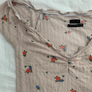 Urban outfitters floral bustier off the shoulder top - Urban outfitters blommig topp ♡⋆.࿐࿔