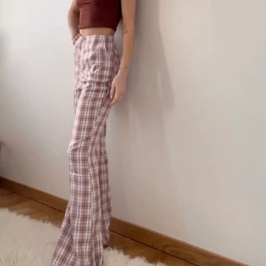 Rutiga byxor - xs - Säljer då de tyvärr är förstora för mig. Superfina! Kolla gärna in mina andra annonser🤍🐻☁️