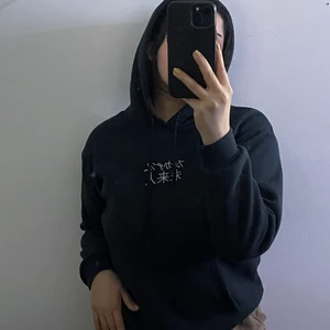 Hoodie - Denna hoodie är jätte skönt fast jätte tajt på mig.i storlek M. 