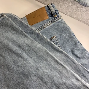 Jeans  - Säljer mina demin jeans köpt för 429 säljer för 250. Aldrig använda. 