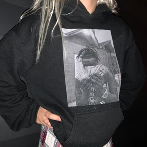 Hoodie från Byherman  - Säljer en hoodie från Byherman eftersom att den ej kommer till användning, ord pris 419