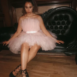 Giambattista Valli x HM dress 💗 - Giambattista Valli X HM. Had some iconic moments in this dress, but now it’s time to part ways. Has a couple of marks on it (hence the great deal!), but still in excellent condition. DM me for any questions 🧡✨ 