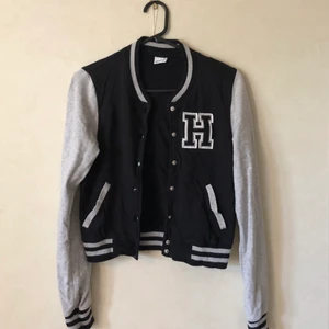 Tröja från Gina Tricot Strl. S - Behöver bara strykas. Men den är mjuk och i fint skick. 