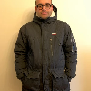 Peak performance GoreTex - Peak performance jacka storlek L Köpte för 4300kr. Priset går att diskutera vid snabb affär 