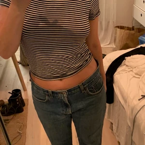 Randig tröja - As snygg trendig tröja från & Other stories! As snygg till våren storlek S passar M oxå🥰🥰75+frakt