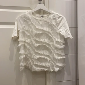 Tshirt  - Fin Tshirt från River Island i storlek S. (Säljer kläderna på min sida billigt i samband med flytt). Eventuell frakt står köparen för. 