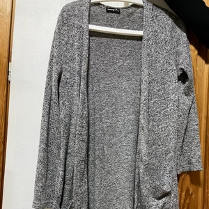 Kofta. Storlek S - Hej! Säljer min kofta, använd ett par gånger. I braskick, storlek S, väldigt skön kofta. Priset kan diskuteras 