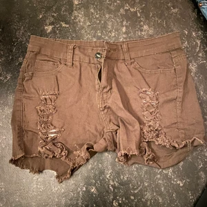 Bruna Shorts - Skicket är bra och nytt! Har använt den 1 gång.